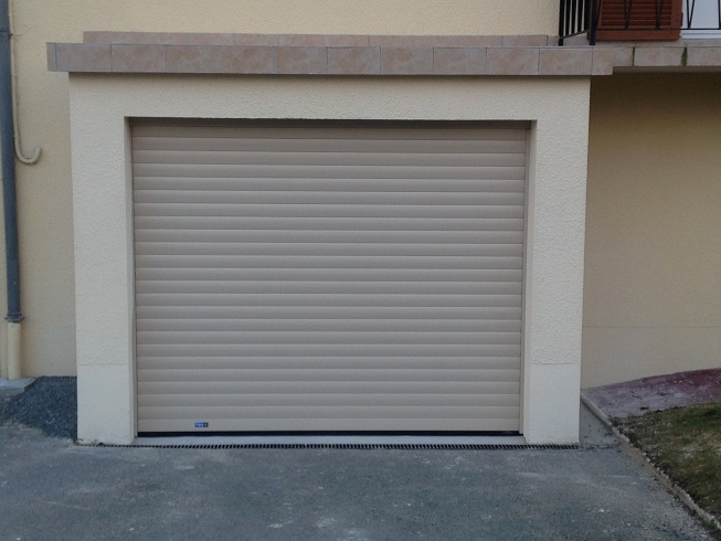 Porte de garage ALU enroulable coloris Beige avec motorisation